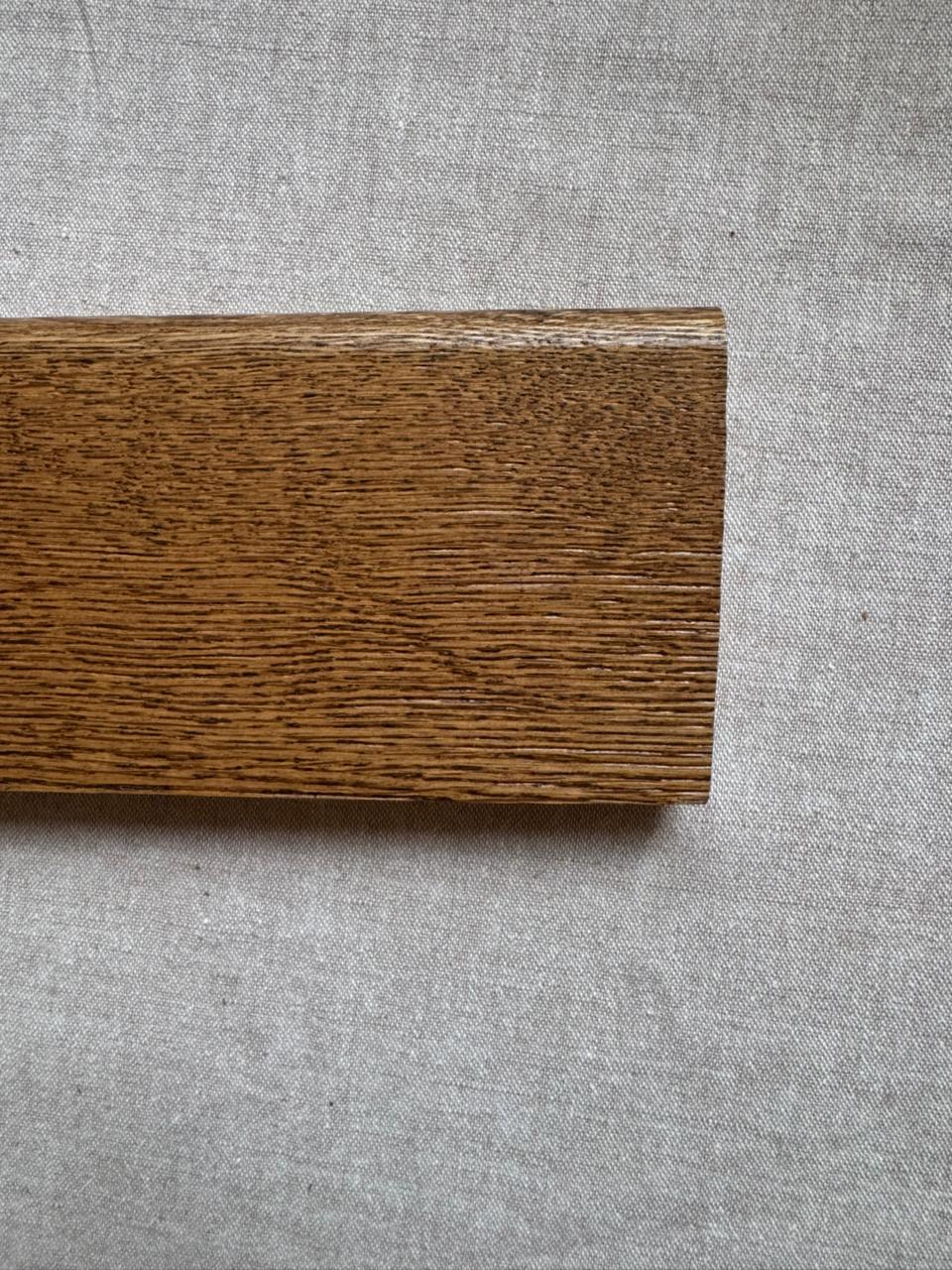 Плинтус массив Дуб коричневый лак 2200х90х17 мм